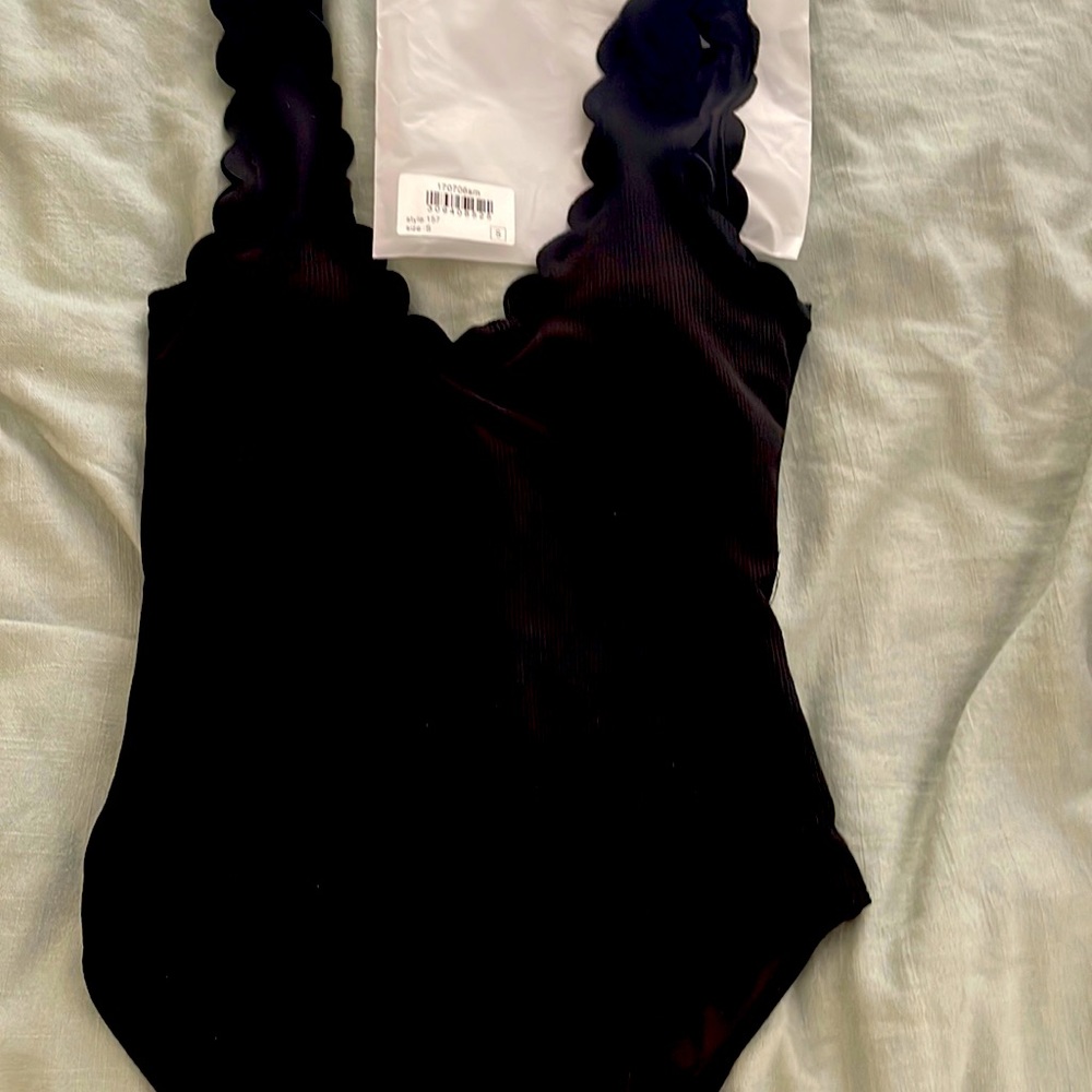 Womens pink Lily scallop black bathing suit. Size Small. New!